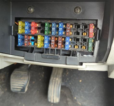 Adding fuses to empty slots : r/MechanicAdvice .